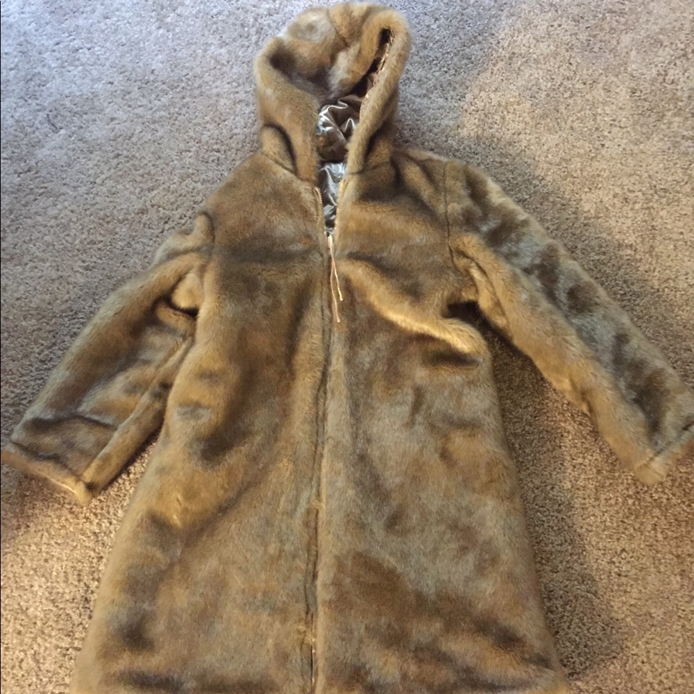 Beautiful NWOT Children’s Place Faux Mink Fur Coat